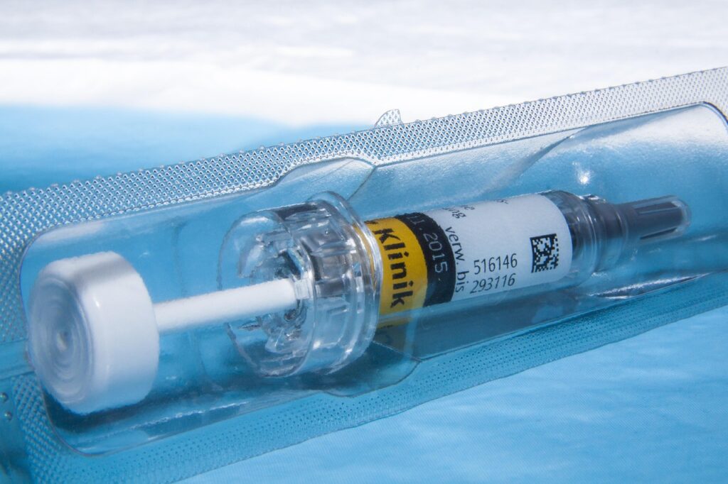 injection, disposable syringe, blister, blister pack, bulk package, sterile, splash, medicine, enoxaparin sodium, clexane ®, inhibition of blood coagulation, low molecular weight heparin