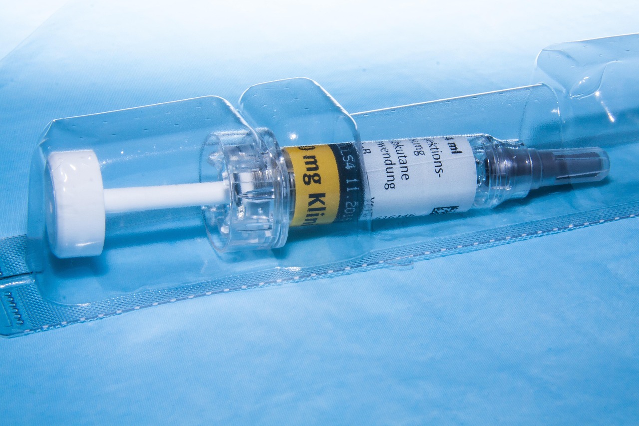 injection, disposable syringe, blister, blister pack, bulk package, sterile, splash, medicine, enoxaparin sodium, clexane ®, inhibition of blood coagulation, low molecular weight heparin