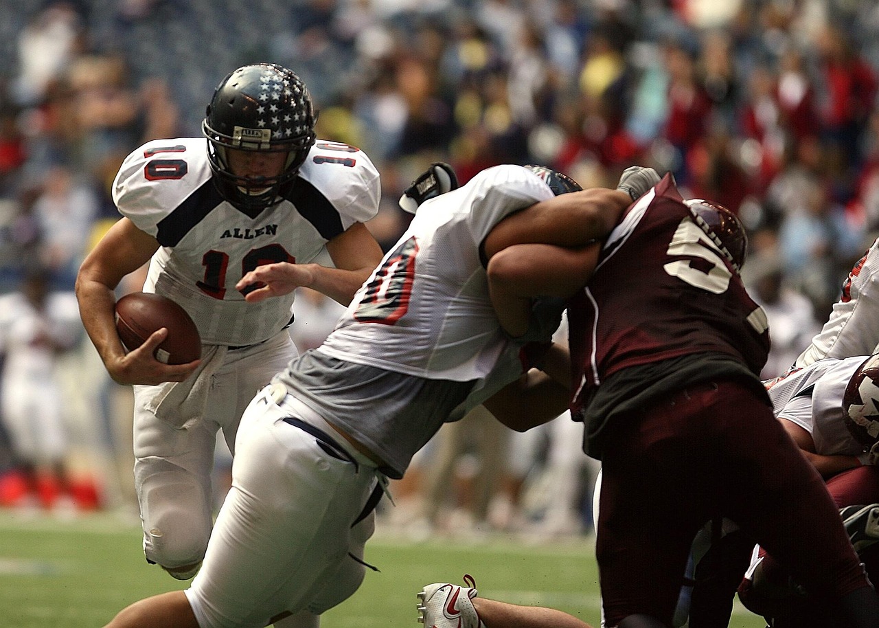 american football, quarterback, running back, blocker, lineman, action, play, sport, competition, helmet, team, game, field, ball, offense, player, line, athletics, athlete, defense, run, protection, ball carrier, spectators, stadium, fans, texas, quarterback, blocker, blocker, blocker, blocker, blocker, lineman, lineman, lineman, field, texas