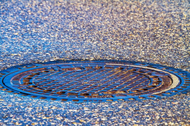 gullideckel, road, manhole cover, gulli, lid, cover, wastewater, drain, sewage system, structure, metal plate, manhole cover, wastewater, wastewater, drain, drain, drain, drain, drain