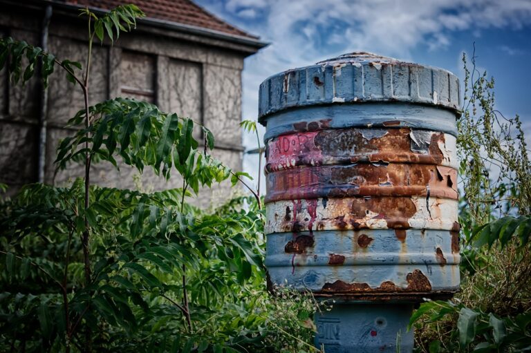 hydrant, water, metal, water hydrant, water withdrawal, rusted, old, broken, connection, defect, water tap, nature, water supplier, clear