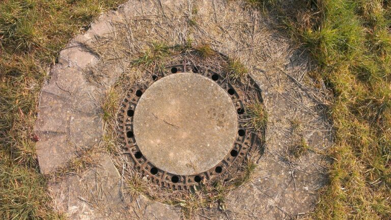 manhole cover, gulli, gullideckel, wastewater, sewage system