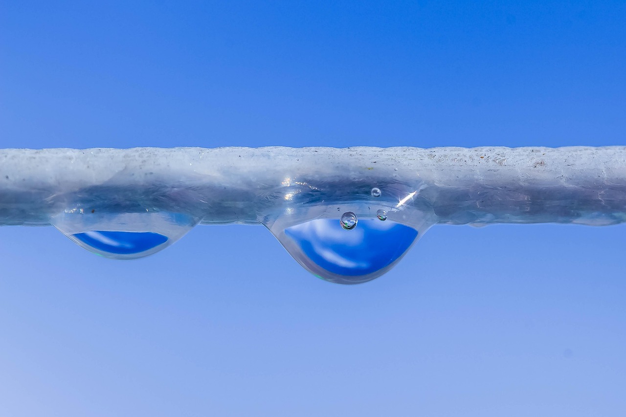 waterdrop, water pearls, raindrop, drops, wet, air bubbles in drops, reflection, heaven, shine, rope, close up, nature