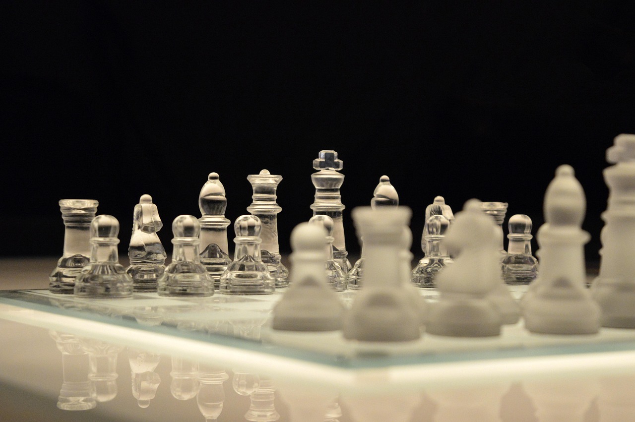 chess, chess pieces, glass, reflection, chess set, chessboard, glass chess set, glass chess pieces, glass chess, glass chessboard, strategy game, board game, chess, chess, chess, chess, chess