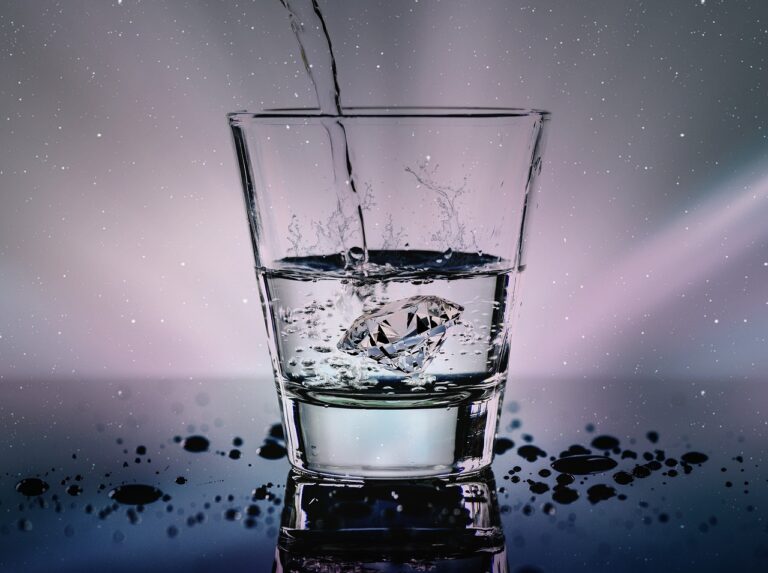 water, glass, liquid, wet, refreshment, diamond, nature, splash, water glass, drop of water, fresh, light effect, blow, gems, luxury, wealth, ice cubes, diamond shape, drink, drinking glass, sparkling water