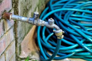 hose, water, key, to wash, tube, h20, wash, oxide, rusty, faucet, rustic, nature, liquid